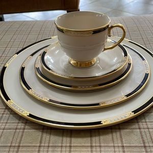 This a 5 piece set Lenox Hancock